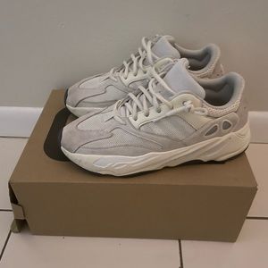 Very comfortable adidas Yezzy 700